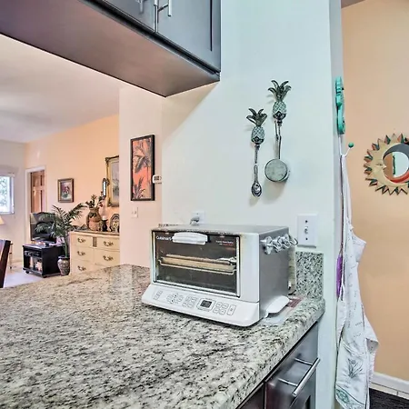 Idyllic Apt With Pool Access - Walk To Beach!